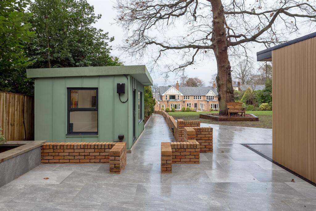 6 bedroom detached house for sale in Bradgate Road, Bowdon, WA14